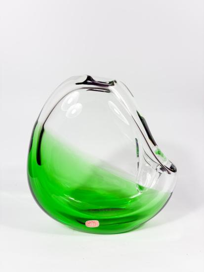 Atypická váza, výška 18 cm. - 1 Atypická váza, výška 18 cm. - 1