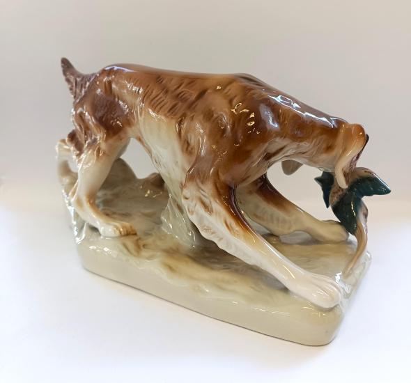 Porcelánová figurka pes s kachnou Royal Dux - 5 Porcelánová figurka pes s kachnou Royal Dux - 5