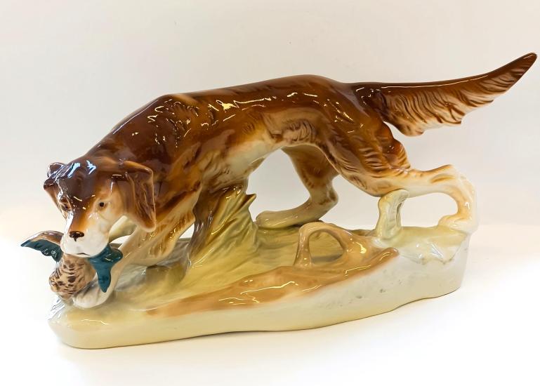 Porcelánová figurka pes s kachnou Royal Dux - 1 Porcelánová figurka pes s kachnou Royal Dux - 1
