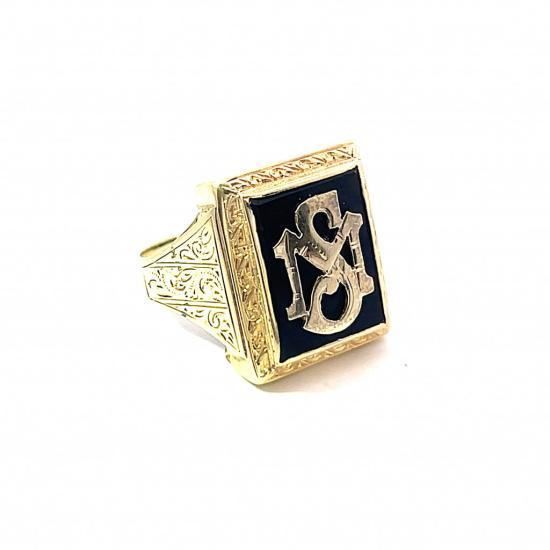 PUNC - Zlatý prsten s onyxem a monogramem, vel. 54