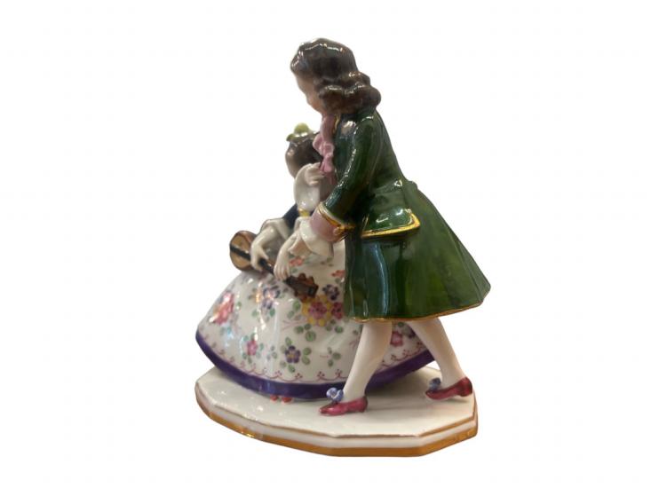 Porcelánová soška galantních dětí