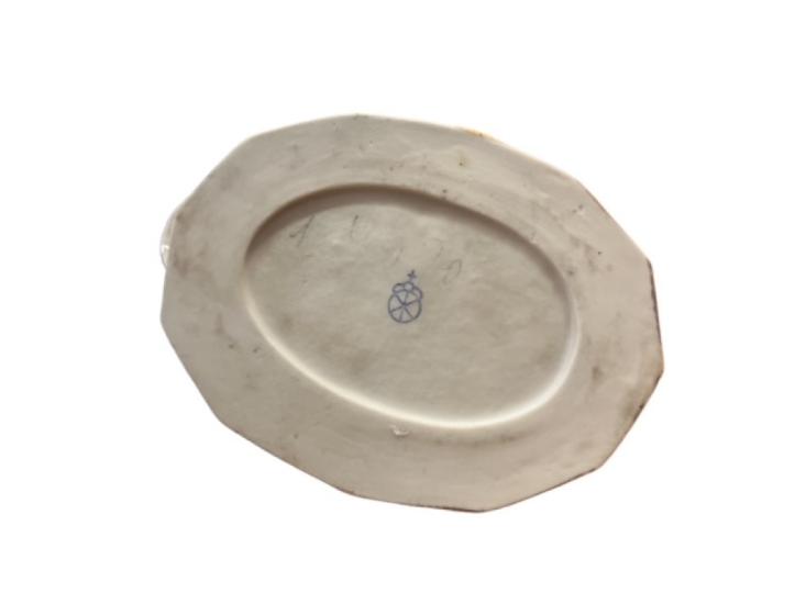 Porcelánová soška galantních dětí