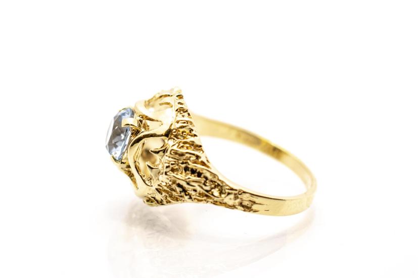 Zlatý prsten s modrým kamenem - topaz, vel. 55