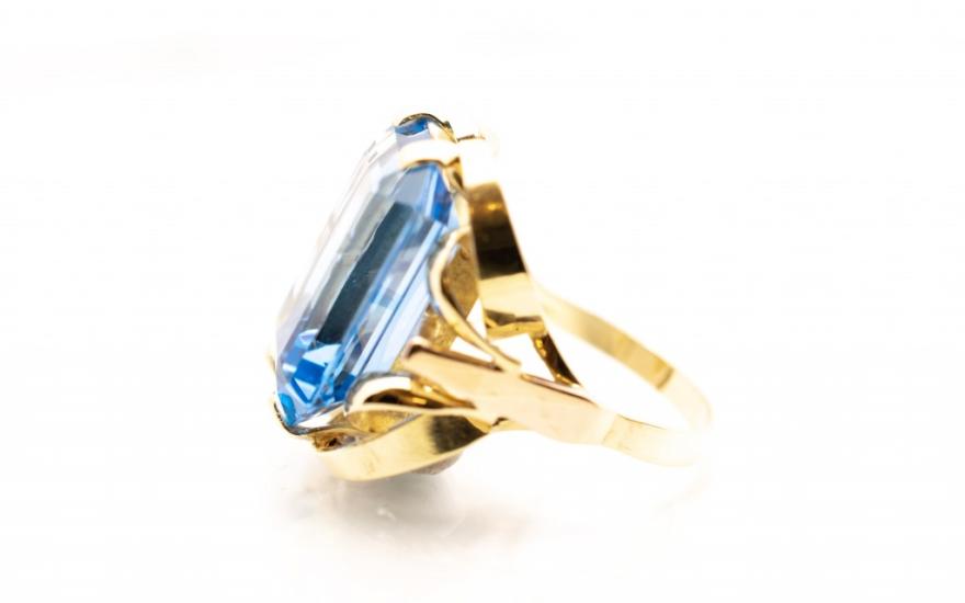 Zlatý prsten s modrým kamenem - topaz, vel. 61