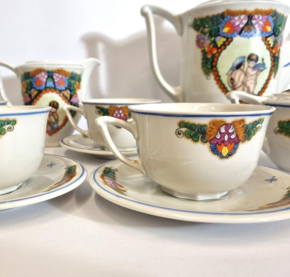 Porcelánový ručně malovaný servis na kávu