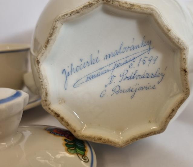 Porcelánový ručně malovaný servis na kávu