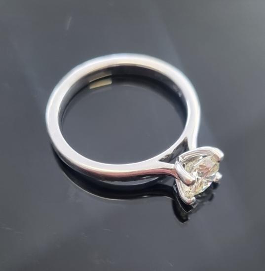 Zlatý prsten s diamantem, vel. 54