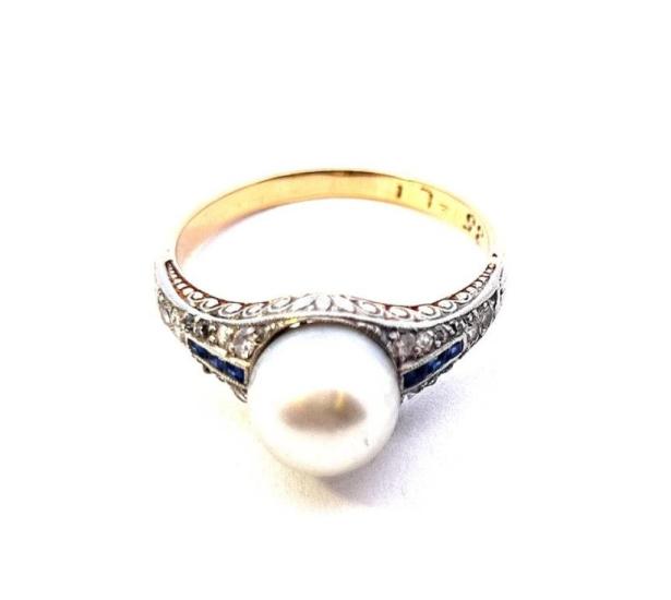 Art deco prsten s diamanty, perlou a safíry