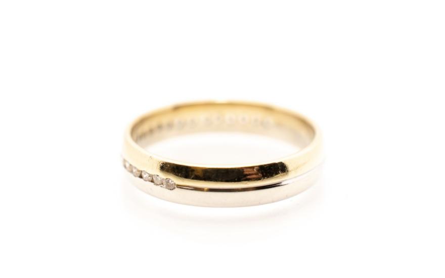 Zlatý prsten s diamanty, vel. 53