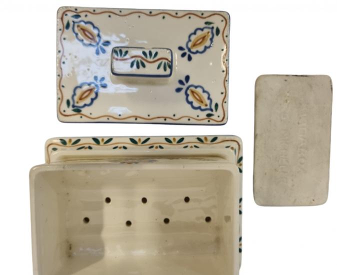 Porcelánová dóza s lidovým motivem