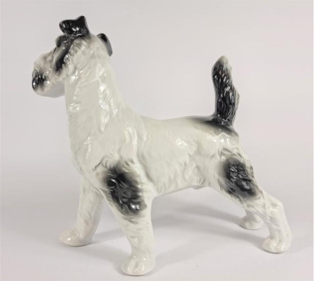 Porcelánová soška foxteriér