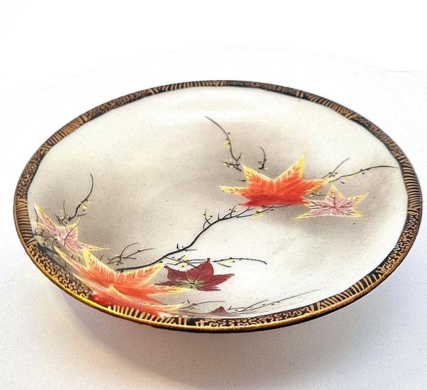 Ručně malovaný porcelánový šálek s podšálkem