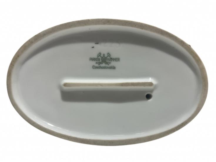 Porcelánová Art Deco soška- Akt dívky s miskou