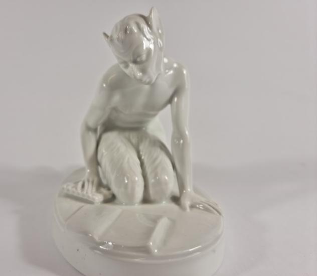 Porcelánová soška, faun