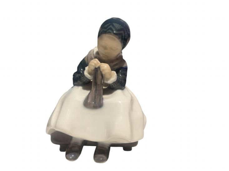 Vyšívající dívka