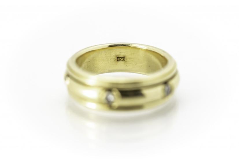 Zlatý prsten s diamanty 6 x 0,08 ct, vel. 63