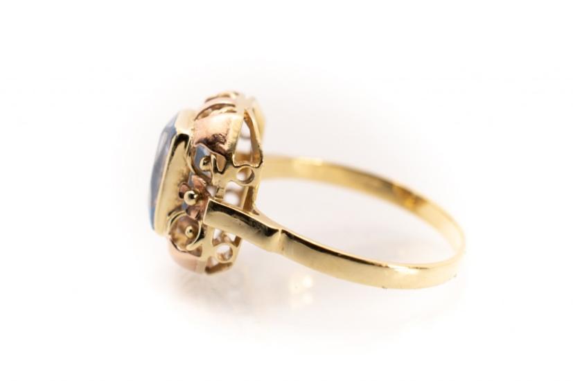 Zlatý prsten s modrým kamenem - topaz, vel. 53
