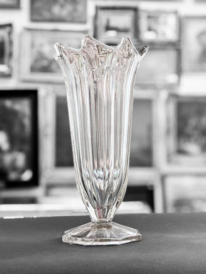Art Deco váza z lisovaného skla, 26 cm - 1 Art Deco váza z lisovaného skla, 26 cm - 1
