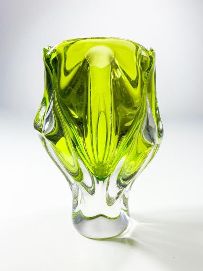 Skleněná žlutá váza tulipán - Chřibská, 17 cm - 3 Skleněná žlutá váza tulipán - Chřibská, 17 cm - 3