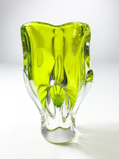 Skleněná žlutá váza tulipán - Chřibská, 17 cm - 1 Skleněná žlutá váza tulipán - Chřibská, 17 cm - 1