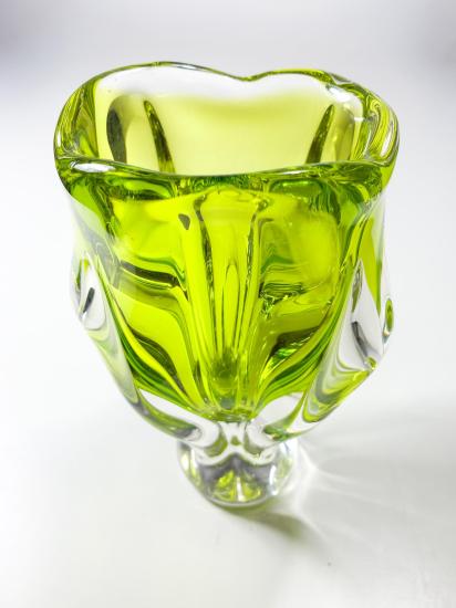 Skleněná žlutá váza tulipán - Chřibská, 17 cm - 4 Skleněná žlutá váza tulipán - Chřibská, 17 cm - 4