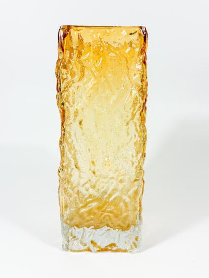 Žebrovaná váza, výška 21 cm. - 1 Žebrovaná váza, výška 21 cm. - 1