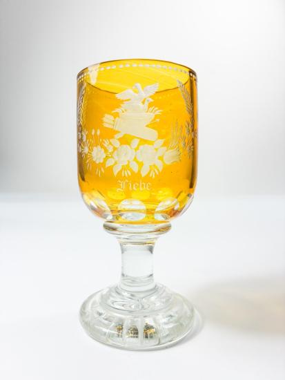 Pohár ve žlutém odstínu, lovecký motiv, 14 cm - 1 Pohár ve žlutém odstínu, lovecký motiv, 14 cm - 1