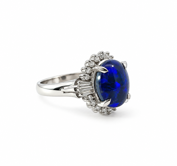 Platinový prsten s diamanty a opálem, vel. 49 Platinový prsten s diamanty a opálem, vel. 49