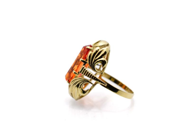 Zlatý prsten s oranžovým kamenem, vel. 56