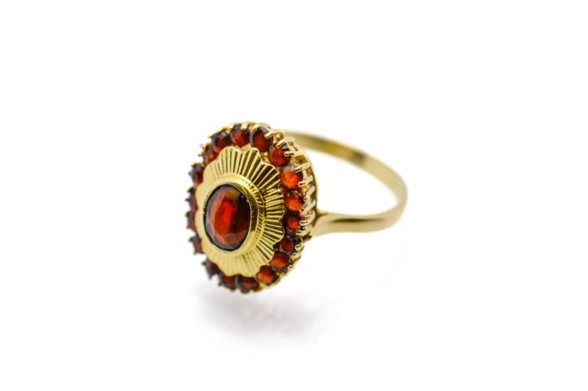 Zlatý prsten s almandíny, vel. 57