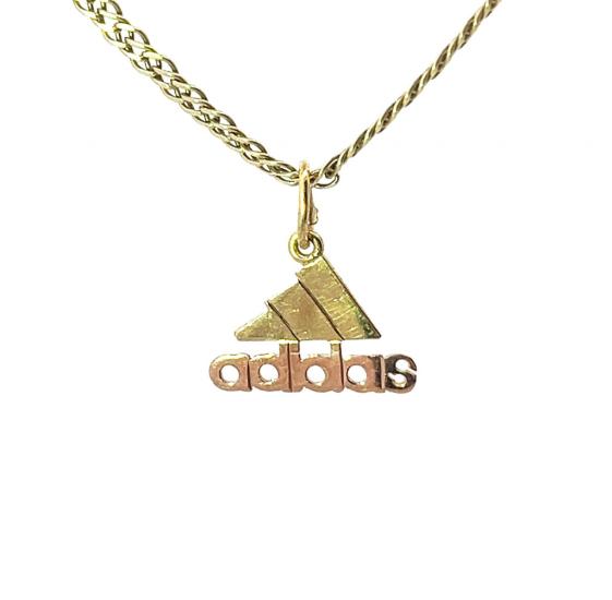Zlatý přívěs Adidas