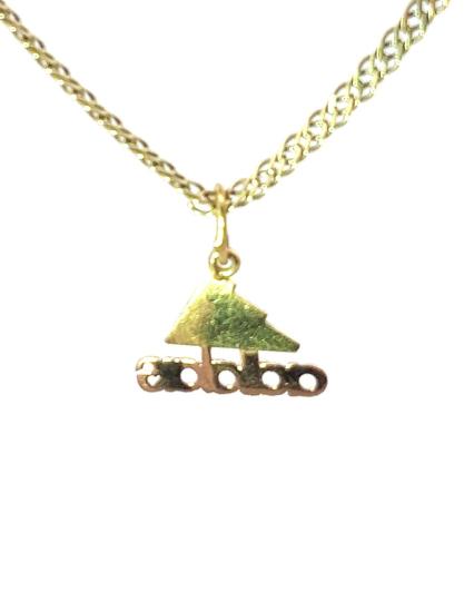 Zlatý přívěs Adidas