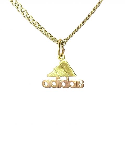 Zlatý přívěs Adidas