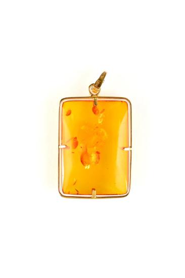 Zlatý přívěsek s jantarem