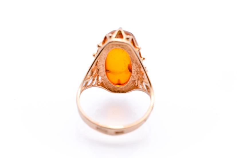 Zlatý prsten s jantarem, vel. 58
