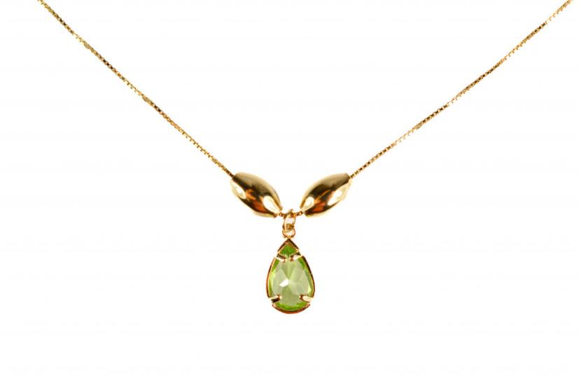 Zlatý náhrdelník se zeleným kamenem