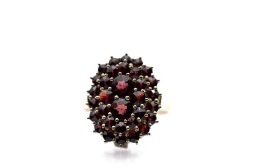 Stříbrný prsten s českými granáty, vel. 56