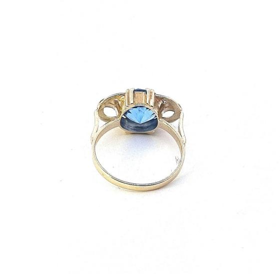 Starožitný zlatý prsten s modrým kamenem - topaz, vel. 54