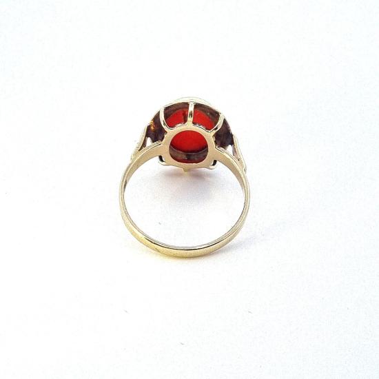 Zlatý prsten s korálem, vel. 53,5