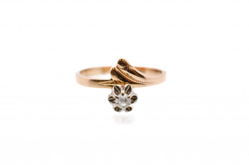 Zlatý prsten se zirkonem, vel. 53