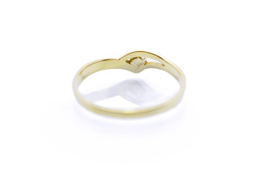 Zlatý prsten se zirkonem, vel. 61
