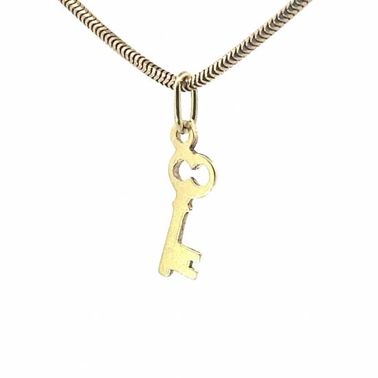 Zlatý přívěs, klíč