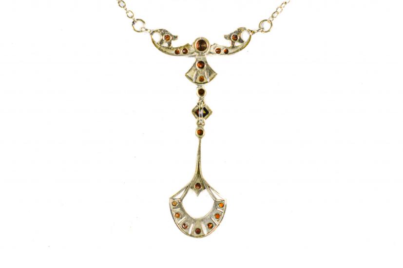 Stříbrný kolier s českými granáty