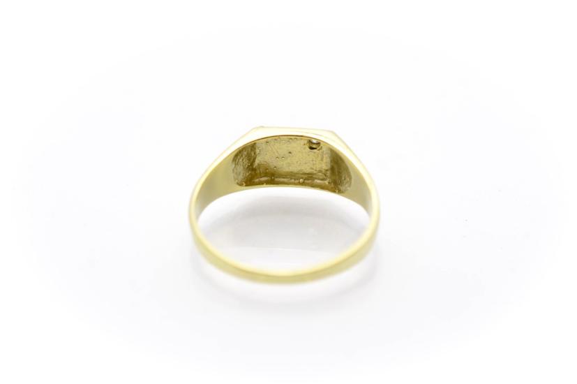 Zlatý prsten se zirkonem, vel. 64