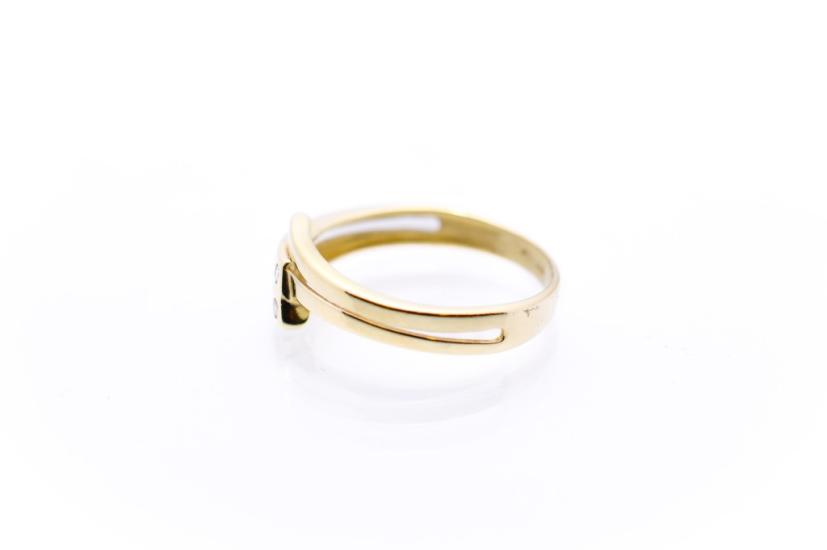 Zlatý prsten se zirkony, vel. 50,5