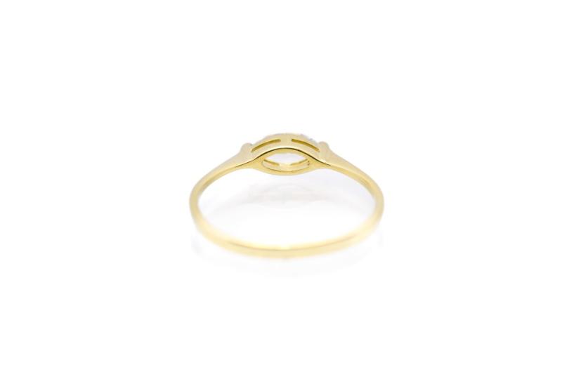 Zlatý prsten se zirkonem, vel. 56