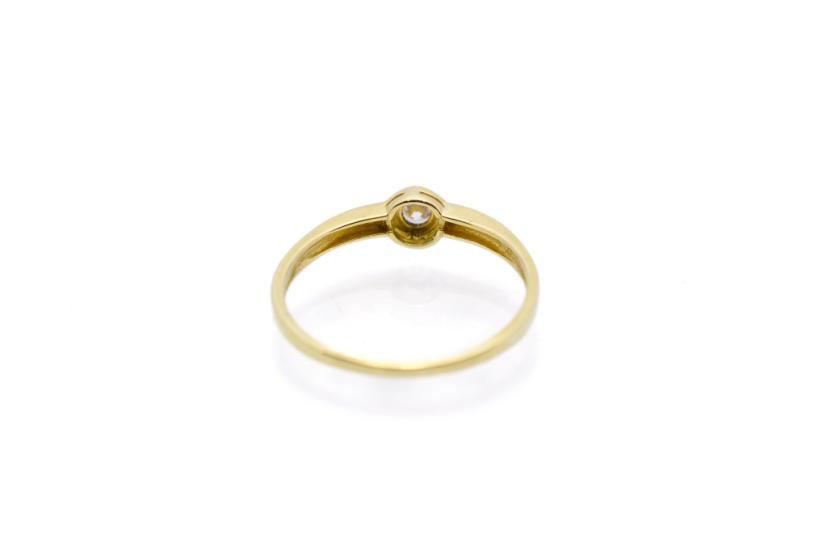 Zlatý prsten se zirkonem, vel. 55