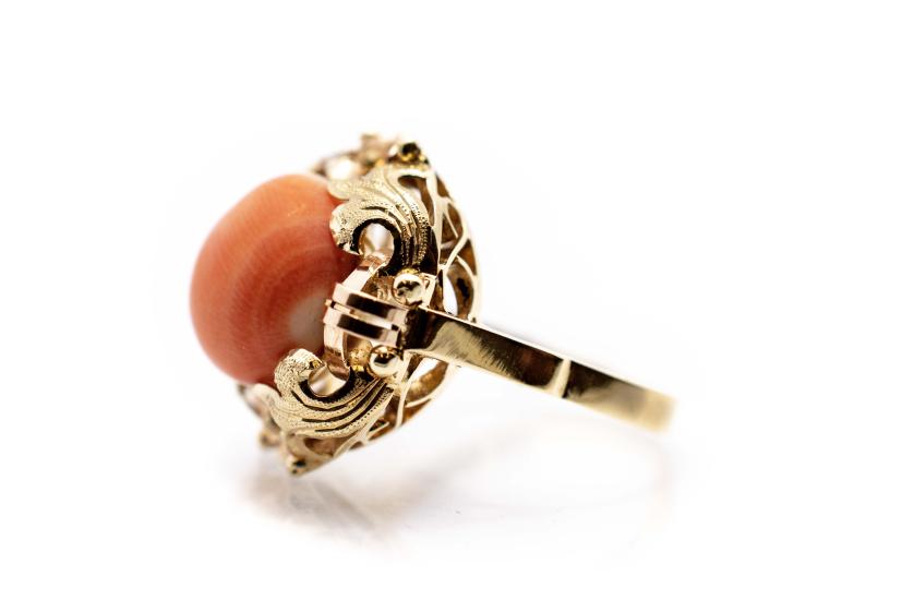 Zlatý prsten s korálem, vel. 55