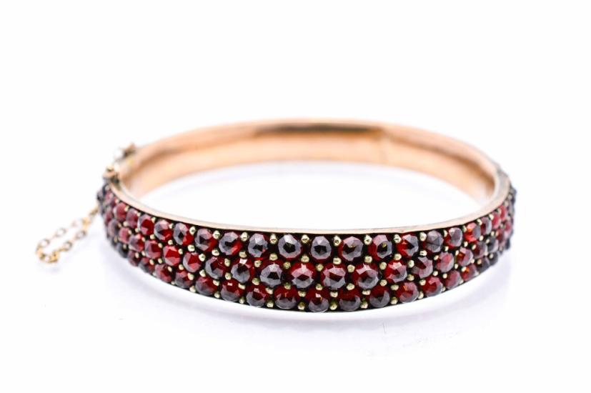 Náramek s českými granáty