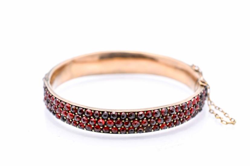 Náramek s českými granáty